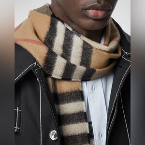NWT BURBERRY LONDON Iconic Classic Check Wrap Fine Brushed Cashmere Scarf Wrap